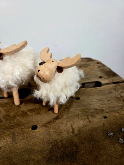 Jule elg | Hvid Pels, Lyst træ