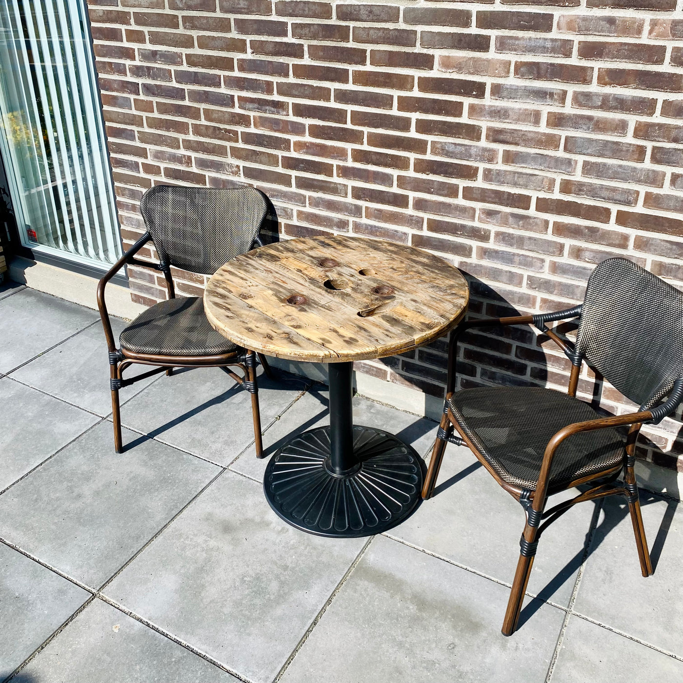 Cafébord af Kabeltromle på Fenris Stel