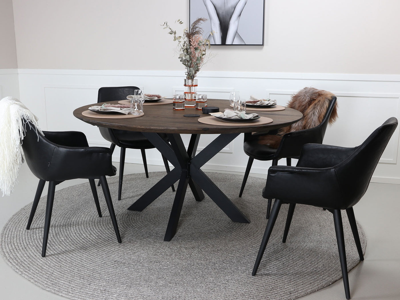 Rundt Spisebord i Massiv Eg | Model Boston På Opus Base