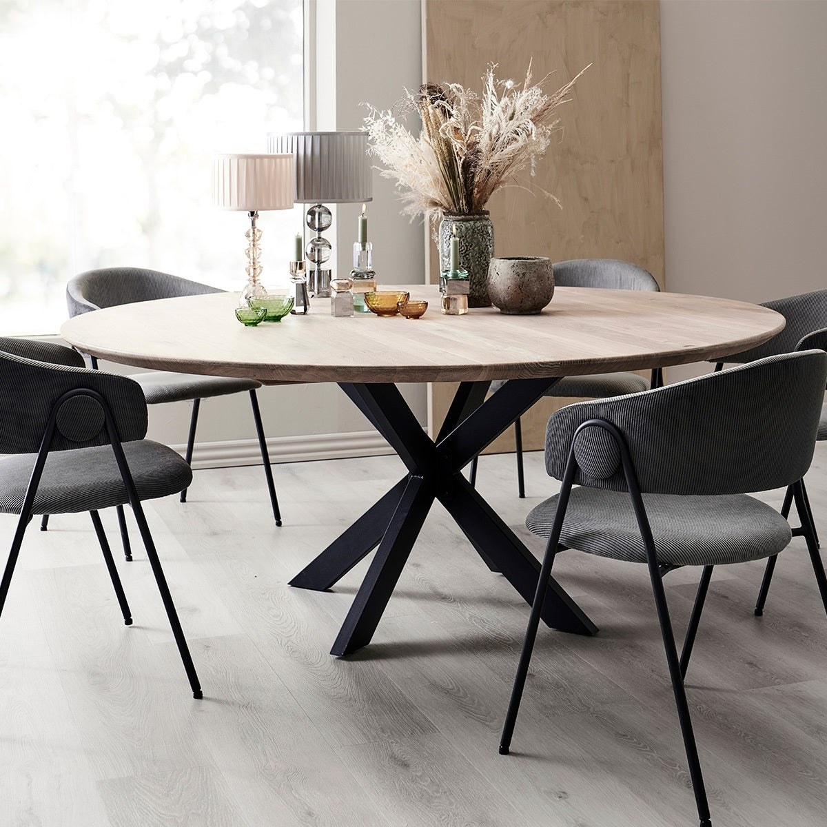 Rundt Spisebord i Massiv Eg | Model Boston På Opus Base