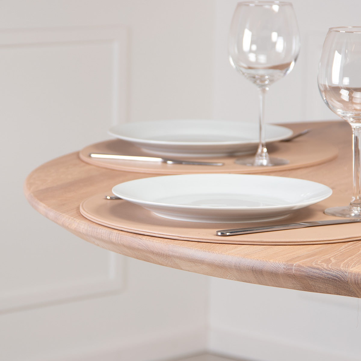 Rundt Spisebord i Massiv Eg | Model Boston På Opus Base