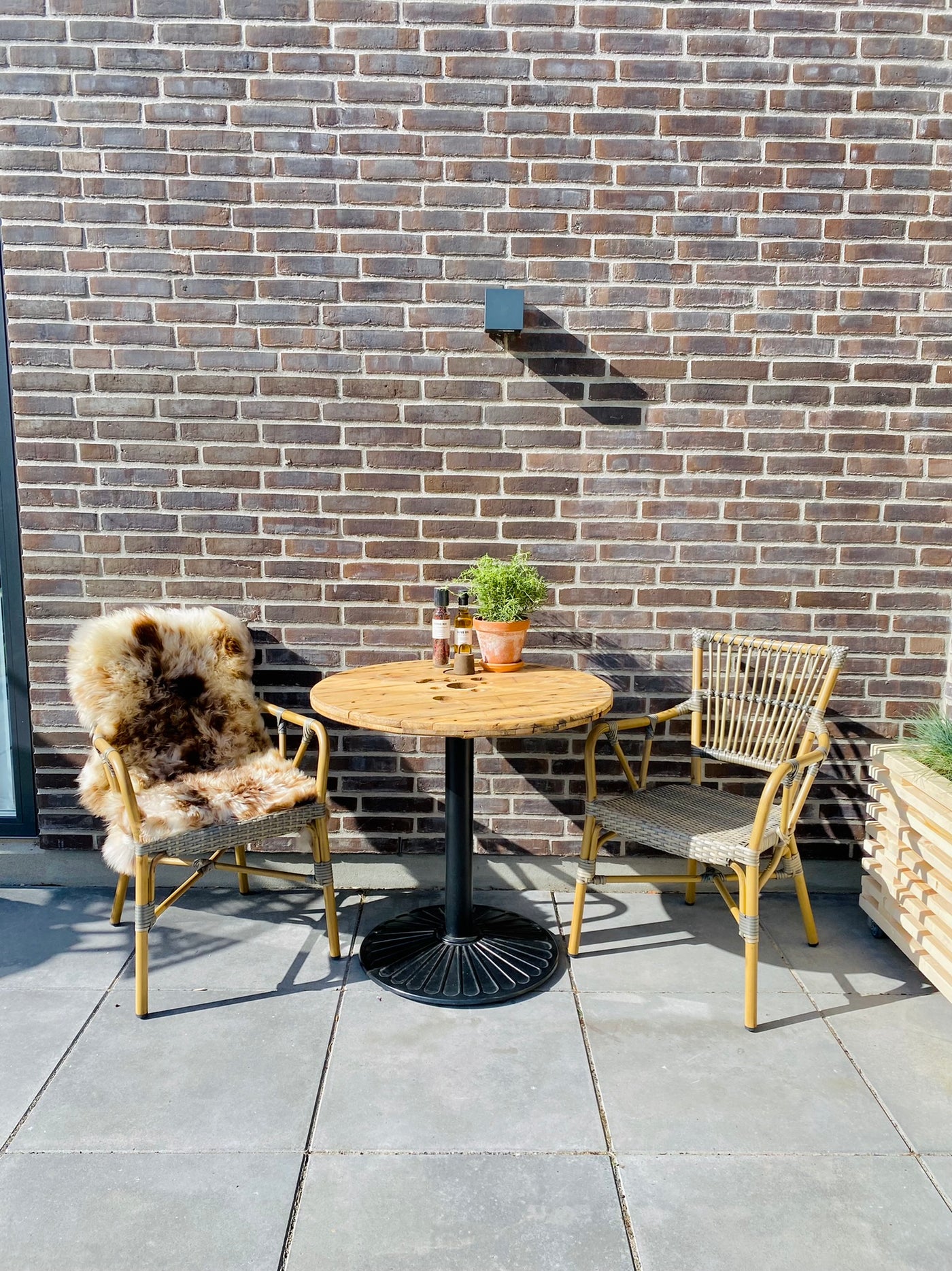 Cafébord af Kabeltromle på Fenris Stel